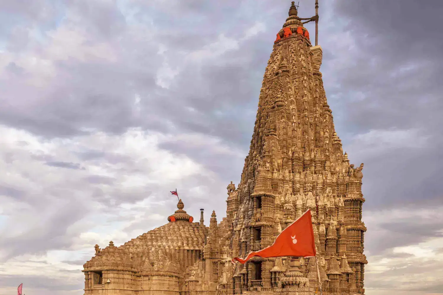 Dwarka Tourism – Dwarkadhish Temple Gujarat | Char Dham India