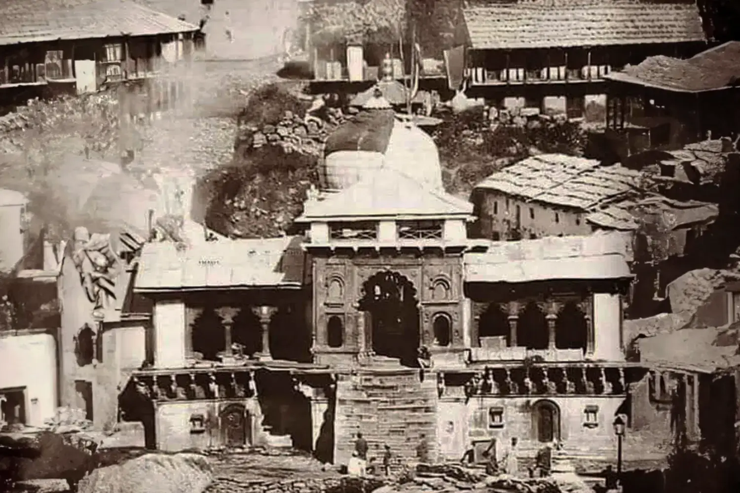 Old Picture of Shri Badrinath Temple